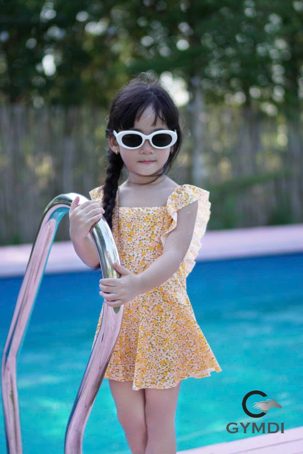 Bộ liền váy bé gái hoa vàng