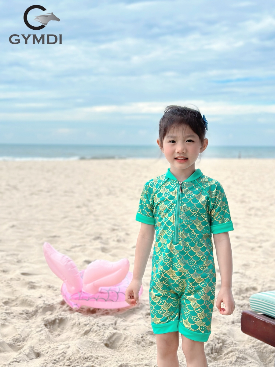 Bộ liền quần đùi bé gái cộc tay xanh