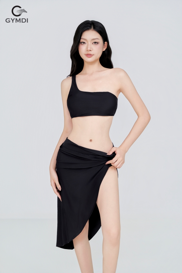 Bikini cạp thấp lệch vai kèm chân váy đen
