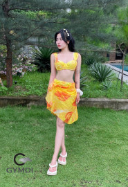 Bikini cạp cao ba mảnh hoa vàng