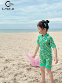Bộ liền quần đùi bé gái cộc tay xanh