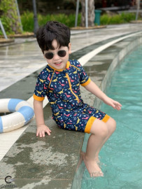 Bộ liền quần đùi bé trai cộc tay khủng long vàng