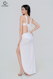 Bikini cạp thấp kèm chân váy trắng