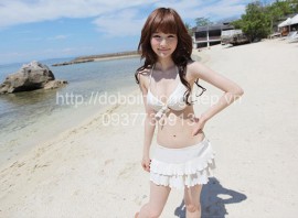 Bikini trắng có váy xòe xinh
