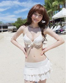Bikini trắng có váy xòe xinh