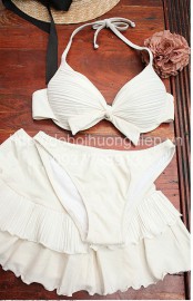 Bikini trắng có váy xòe xinh